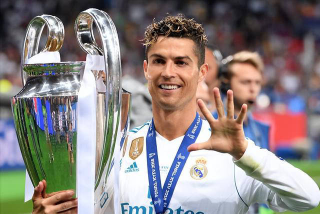 爱游戏平台C罗迎来二十赛季出色发挥，勇士观众热烈欢呼！(c罗2021赛季)