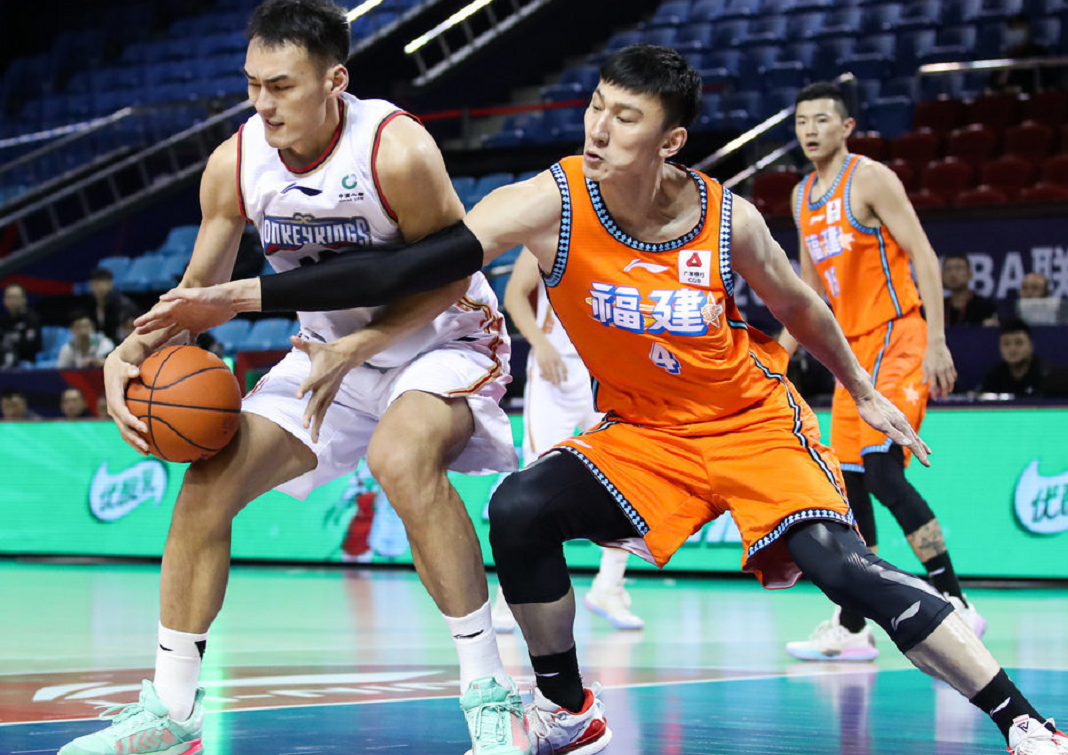 爱游戏中国关于岭南朱雀队鏖战东城战狼队，板球巡回赛小胜，替补奇兵立功。外援联手发威的信息