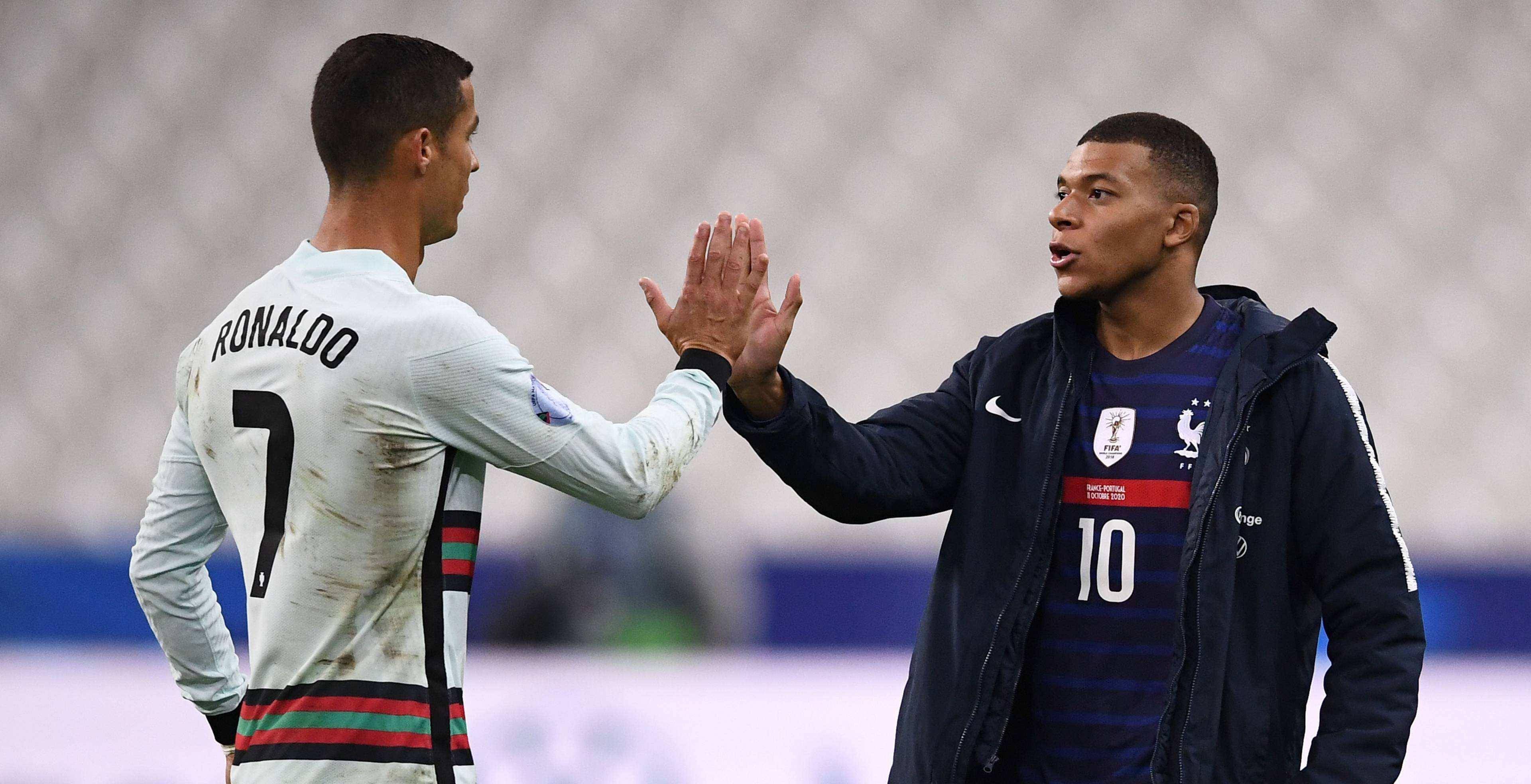 爱游戏平台包含詹姆斯与90激战热火分钟，夺冠胜负难料！，姆巴佩焦点对战上演精彩一战的词条