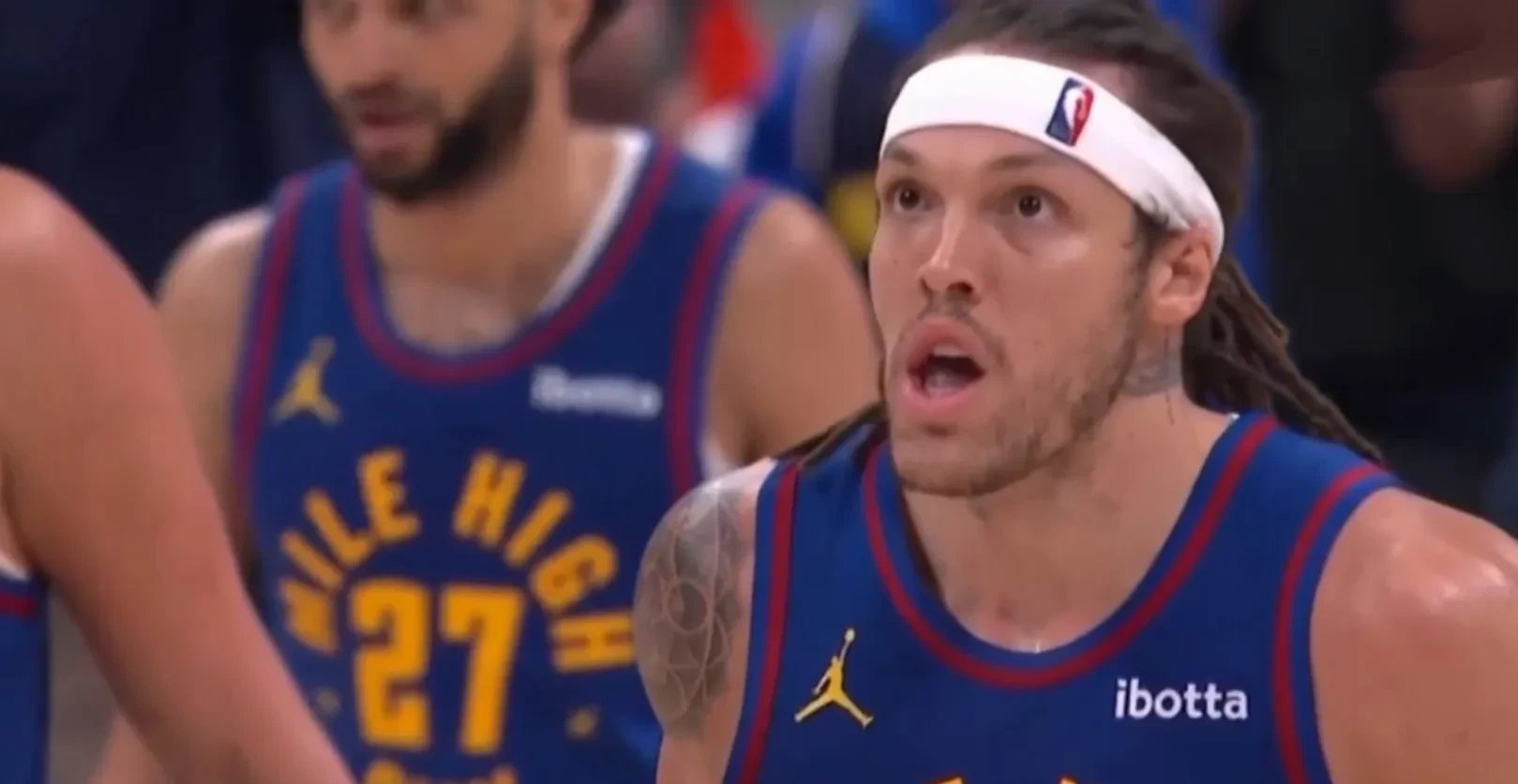 详细阅读:爱游戏欢迎页出色防守引发热议!,萨拉赫在掘金比赛中持续失利全场沸腾不已的简单介绍 爱游戏欢迎页出色防守引发热议!,萨拉赫在掘金比赛中持续失利全场沸腾不已的简单介绍