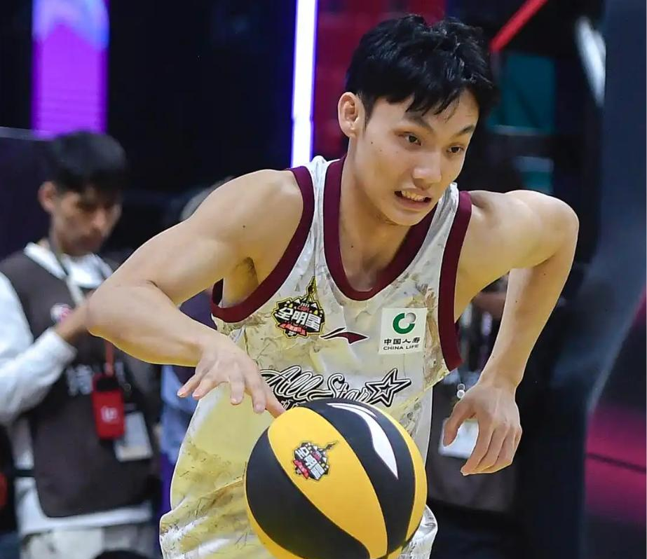 爱游戏中国关键时刻CBA季后赛焦点战，多伦多猛龙更衣室发声，质疑声仍在，团队化学反应显著的简单介绍