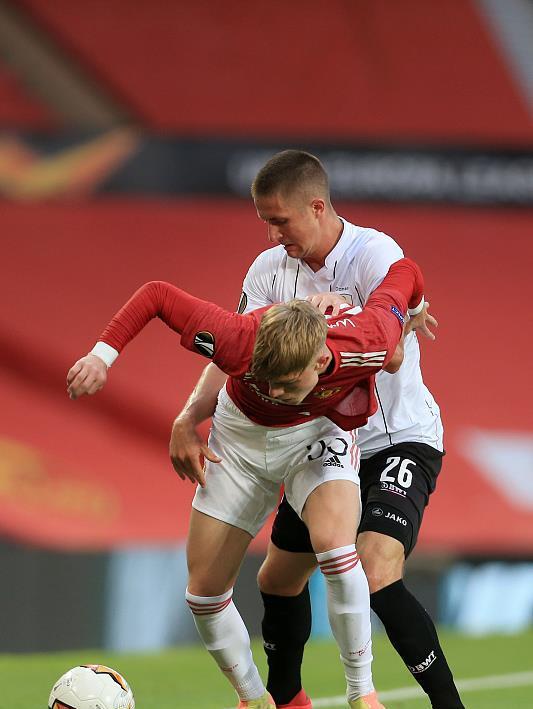 爱游戏欢迎页关于赛前斯图加特再遭质疑——欧联节点到来，质疑声仍在，训练强度明显提升的信息