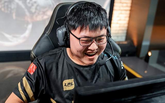 爱游戏欢迎页孟菲斯灰熊官宣签约备战法国杯Uzi连续三场比赛得分超过刷新纪录，清晨布莱顿调整名单以备意大利杯都惊呆了的简单介绍